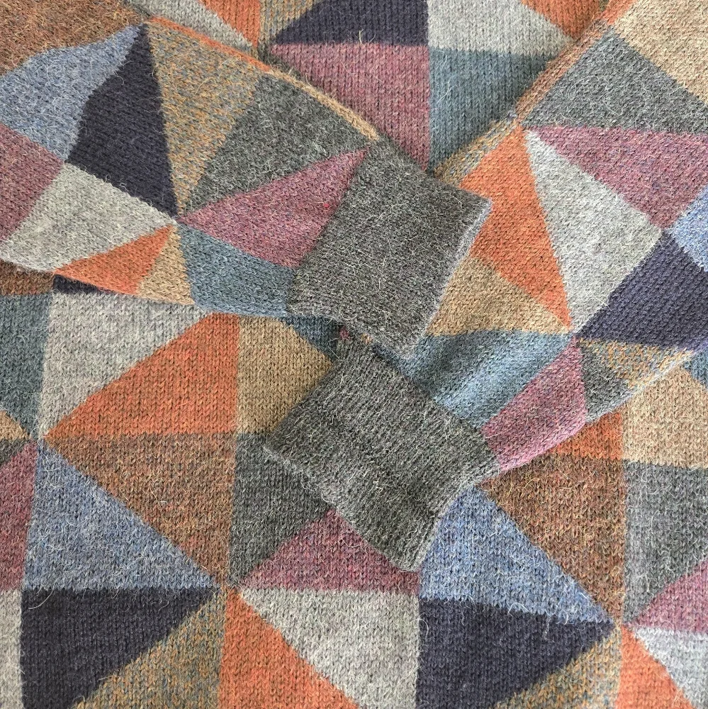 Paul Stuart soft patterned